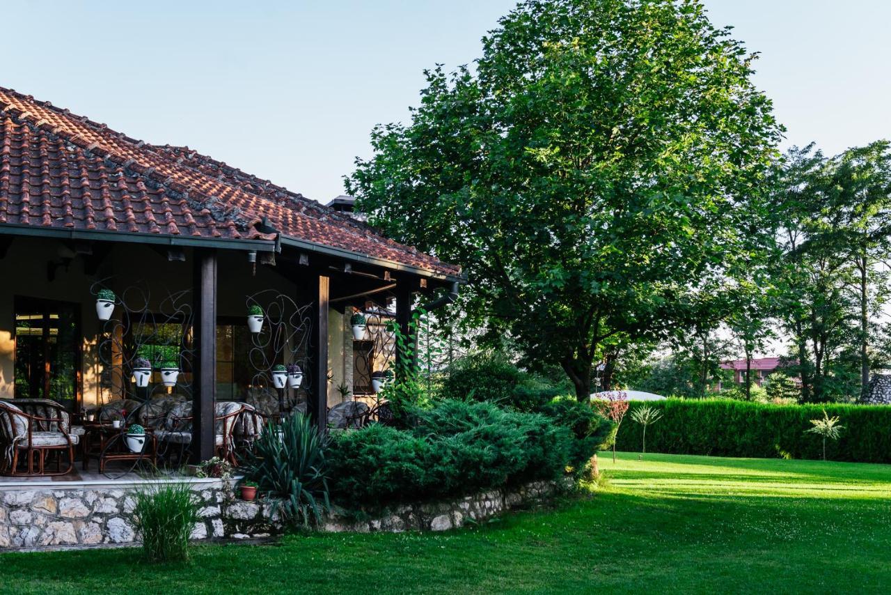 Atos Srebrno Jezero - Villa And Restaurant Veliko Gradiste Exterior photo